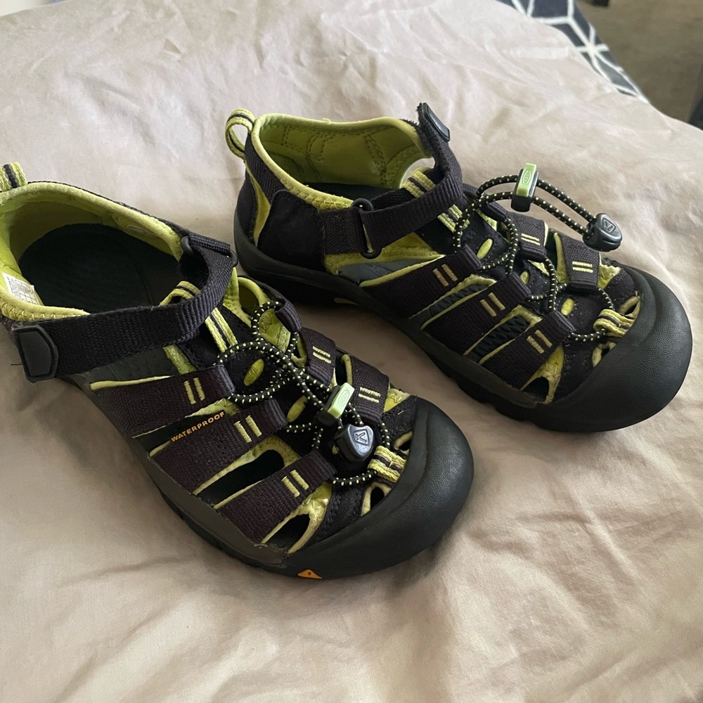 Kids Keen sandal/water shoes
